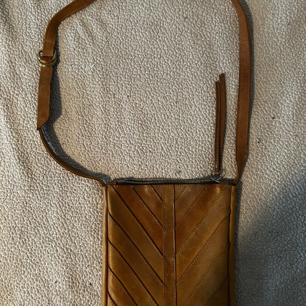 Raven & Lily Tan Crossbody Bag